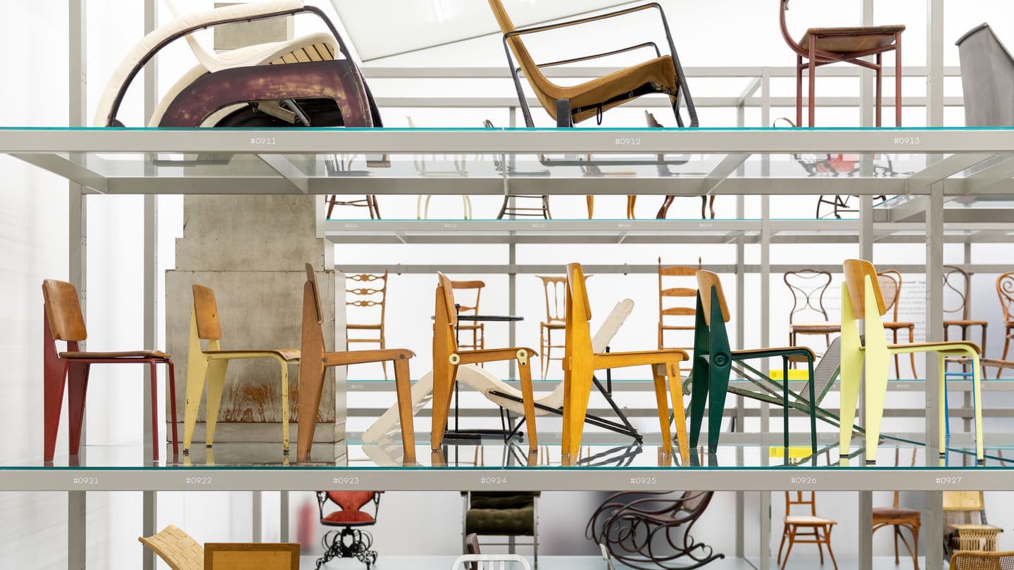 Espacio de trabajo con mobiliario de diseño Pavilion